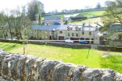 self catering holiday homes Derbyshire meadow hillside