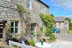 holiday cottages peak district Taddington front