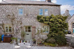 holiday cottages peak district Taddington front