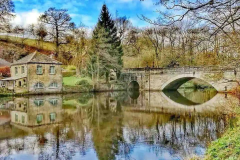 Peak District Derbyshire cottages Taddington river