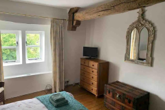 self catering accommodation Peak District Taddington bedroom