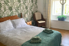 self catering cottages peak district Taddington double bedroom