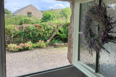 self catering holiday homes peak district Taddington doorway