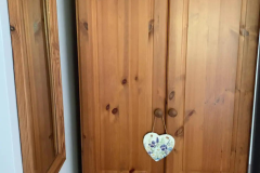 self catering holiday homes peak district Taddington wardrobe