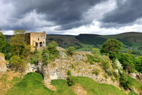 Peveril Castle holiday lets peak district derbyshire