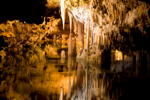 Poole's Cavern & Country Park