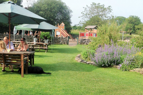 the bulls head holiday cottages peak district derbyshire